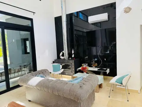 Casa en Venta en Villarobles, USD 419.000