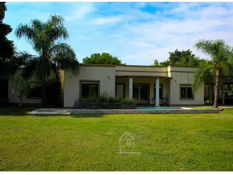 Excelente propiedad con piscina en 20 de junio