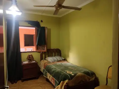 Casa 6 ambientes con 2 baños