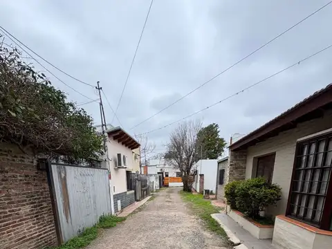 CASA EN VENTA DE 2 DORMITORIOS, A MTS DE LA COSTA!
