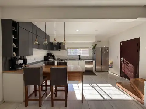 CASA EN VENTA EN CLAYPOLE- APTA CRÉDITO