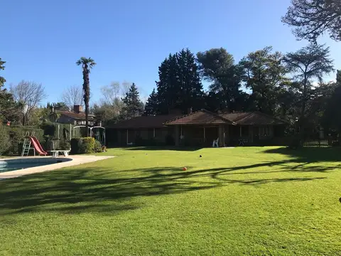 Casa en Venta con 2 cocheras