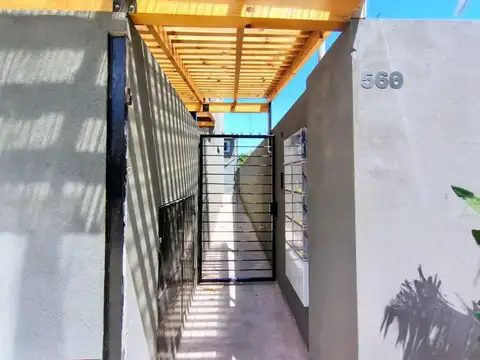 DÚPLEX DE CATEGORÍA 3 AMBIENTES CON PATIO Y COCHERA – 70 M² – A ESTRENAR