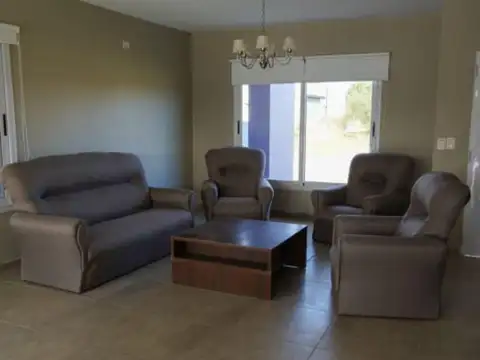 Casa 5 ambientes con 4 baños