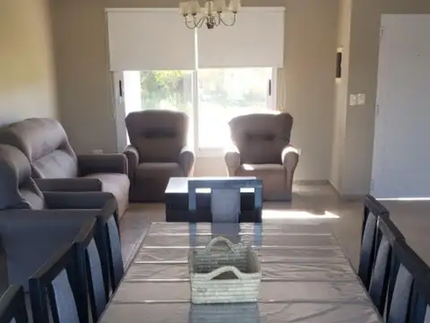 Casa en Alquiler Temporal con 1 cochera
