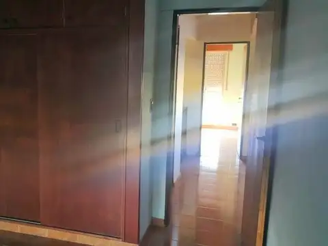 Casa 6 ambientes con 2 baños