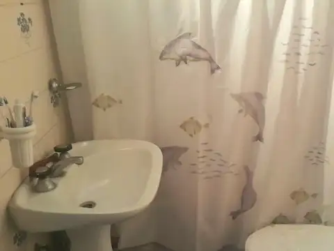 Casa 6 ambientes con 2 baños