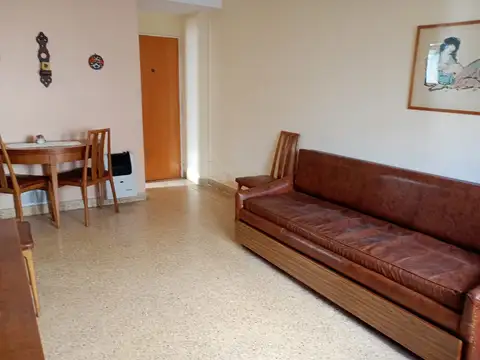 2 Ambientes contrafrente a pocos metros del mar - Zona Plaza Colon