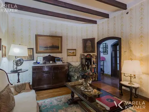 Casa en Venta con 2 cocheras