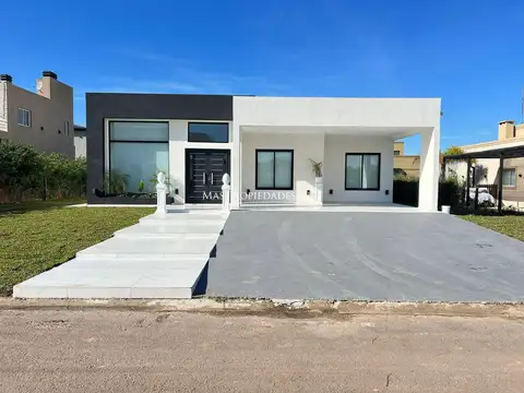 Venta Casa en Lagos De Canning 3 Dormitorios