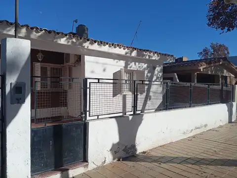 Alquiler Casa de 2 dormitorios. Rivadavia