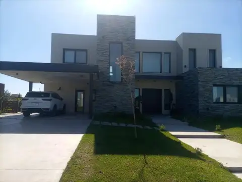 CASA EN VENTA, BARRIO SAN LUCAS, DOS PLANTAS