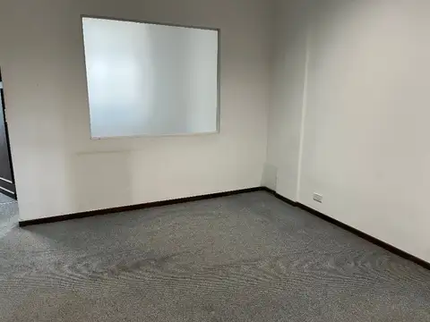 Av Pte Roque Saenz Pena 900, Piso 1