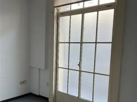 Av Pte Roque Saenz Pena 900, Piso 1