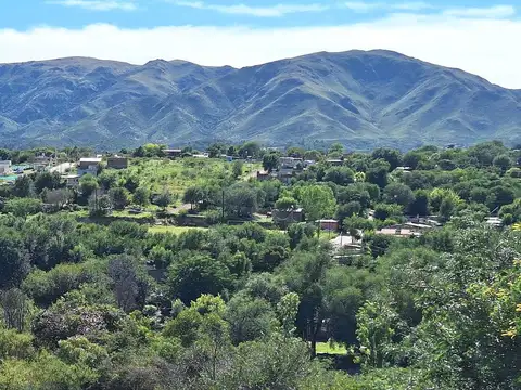 LOTE CON ESCRITURA DE 870 M2  EN VENTA TERRAZAS DE LA FALDA 2