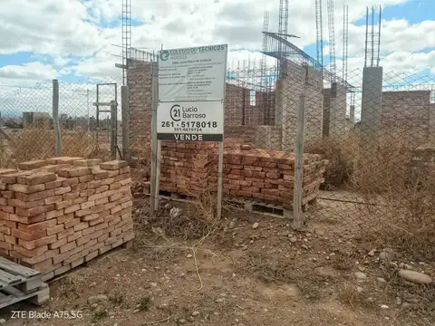 Lote con avance de obra en barrio la vasconia