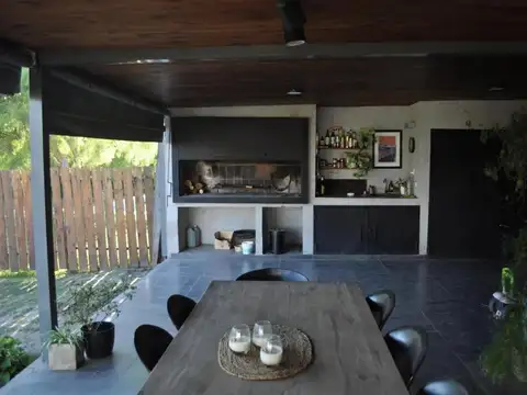 Casa 4 ambientes con 3 baños