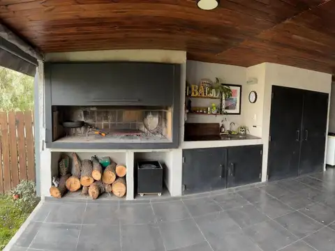 Casa en Venta con 3 cocheras