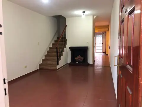 Casa en Alquiler con 1 cochera