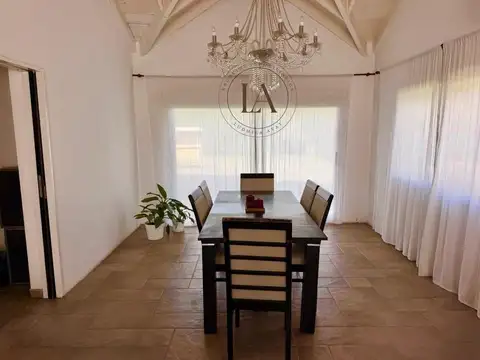 Casa en Alquiler de 3 dormitorios