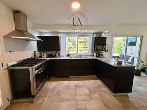 Casa 4 ambientes con 3 baños