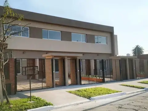 Venta duplex 3 ambientes con patio y cochera