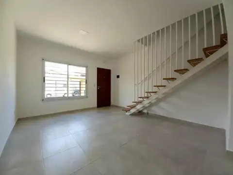 Depto Tipo Casa en Venta en Castelar Sur, USD 110.000