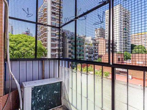 Luminoso y al frente  Belgrano "R" - Tres dormitorios y 2 baños