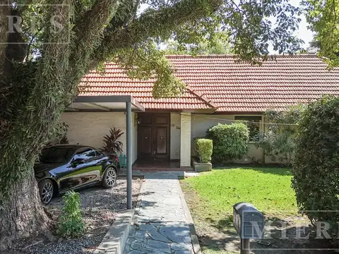 Casa en Venta con 2 cocheras