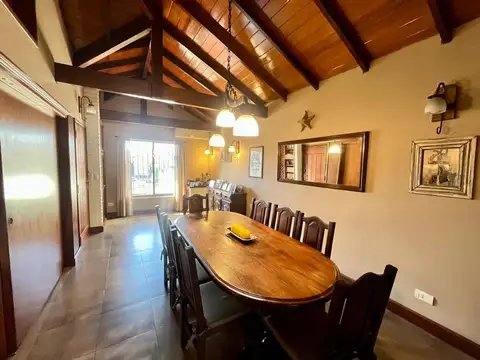 Casa en Venta con 5 cocheras