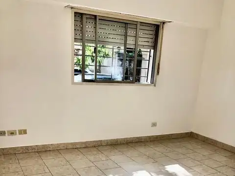 Campana 5400, Piso PB