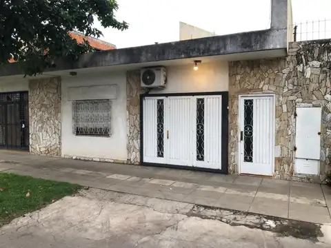 casa tipo PH de 2 amb. más local Llavallol