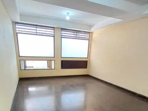 Oficina en Alvarado al 500