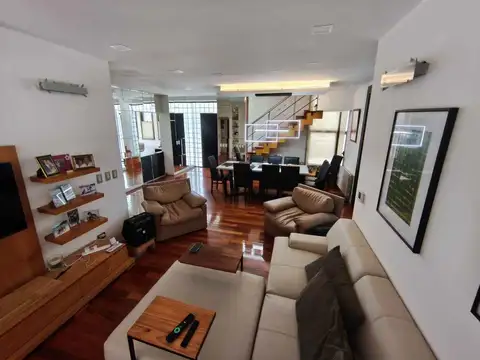 Venta Imponente Casa 7 AMB Bernal O Quincho Pileta