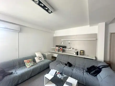 Oficina con vista a la bahia