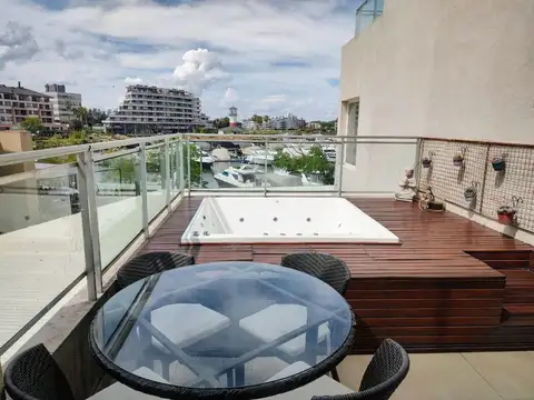 Oficina con vista a la bahia