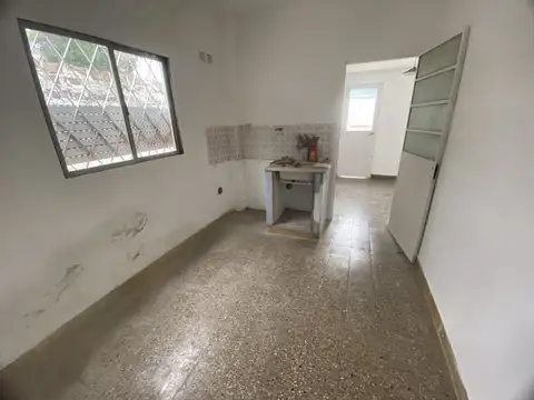 OPORTUNIDAD COMPRA - VENTA CASA EN VILLA BALLESTER EN GRAN LOTE