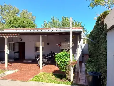 VENTA CASA EN ESQUINA SOBRE LOTE DE 217 m² - BERAZATEGUI OESTE