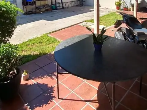 VENTA CASA EN ESQUINA SOBRE LOTE DE 217 m² - BERAZATEGUI OESTE