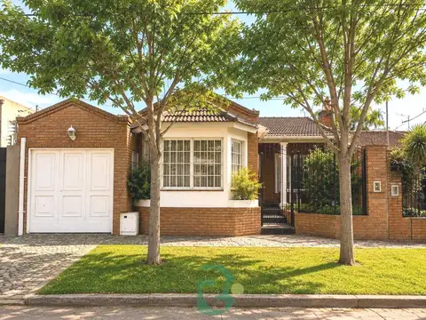 VENTA CASA 4 AMB.PARQUE. PILETA.CASTELAR NORTE