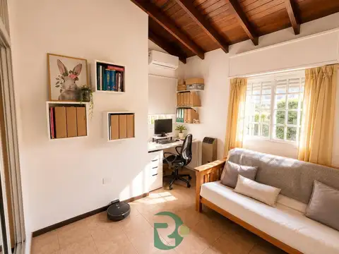 VENTA CASA 4 AMB.PARQUE. PILETA.CASTELAR NORTE