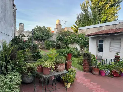 Casa en venta - 3 Dormitorios 3 Baños - 430Mts2 - Mar del Plata