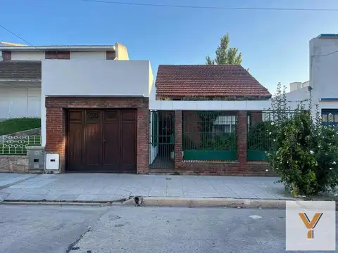 Casa en venta - 3 Dormitorios 3 Baños - 430Mts2 - Mar del Plata