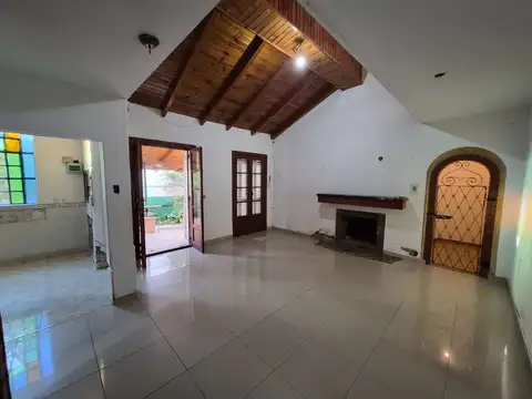 Casa en Alquiler con 3 cocheras