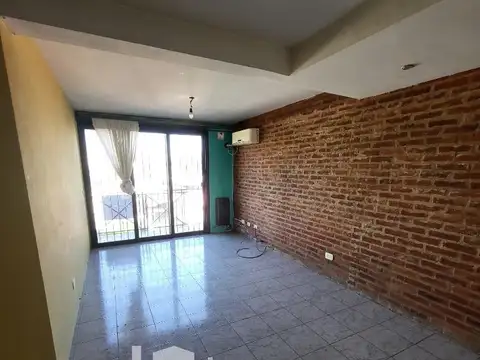 2 De Abril 200, Piso 1°