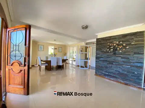 Casa 5 ambientes con 3 baños