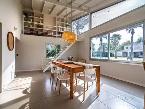 VENTA- Casa 3 dormitorios con pileta - Funes Hills Miraflores s/ Avenida Principal. APTO CREDITO