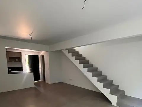 Duplex en venta 2 dormitorios con jardín propio en UP Pilar