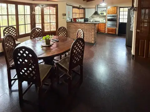Hermosa casa a la venta con todas las comodidades.
