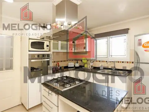 Casa 7 ambientes con 2 baños